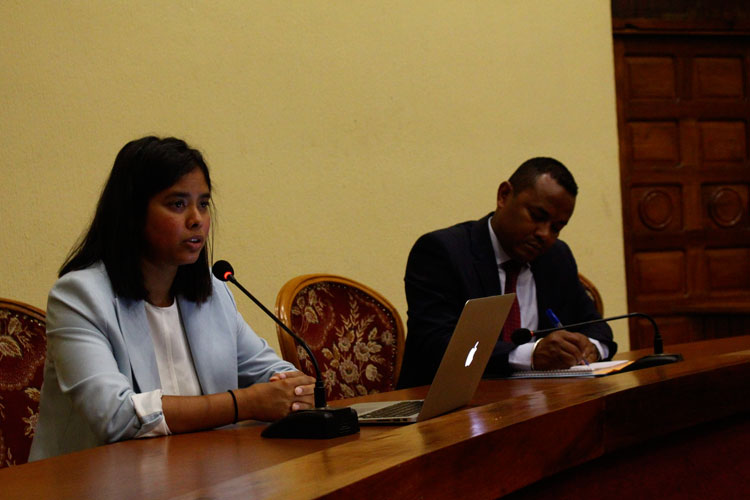 Conférence portant sur l’importance stratégique des iles de l’Océan Indien occidental, avec un accent particulier sur Madagascar.